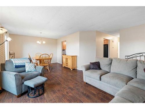 95 Rundleson Way Ne, Calgary, AB - Indoor Photo Showing Living Room