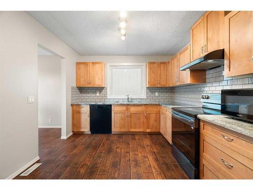 95 Rundleson Way Ne, Calgary, AB - Indoor Photo Showing Kitchen