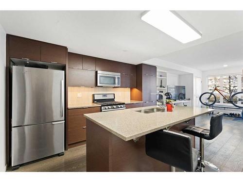 115-1719 9A Street Sw, Calgary, AB - Indoor Photo Showing Kitchen With Upgraded Kitchen