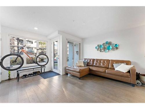 115-1719 9A Street Sw, Calgary, AB - Indoor Photo Showing Living Room