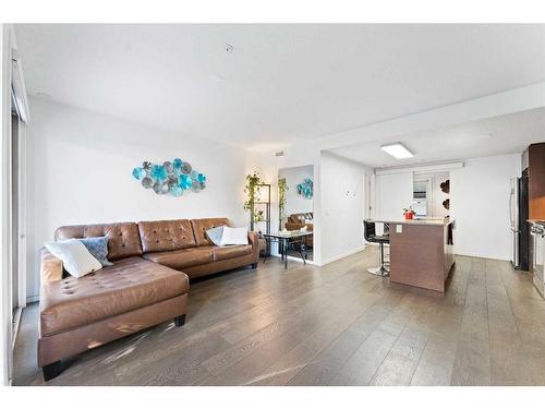 115-1719 9A Street Sw, Calgary, AB - Indoor Photo Showing Living Room