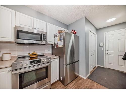 103 Citadel Meadow Gardens Nw, Calgary, AB - Indoor Photo Showing Kitchen