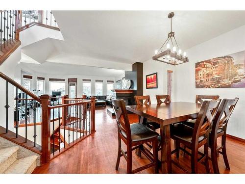 212 12A Street Ne, Calgary, AB - Indoor Photo Showing Dining Room