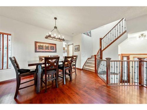 212 12A Street Ne, Calgary, AB - Indoor Photo Showing Dining Room