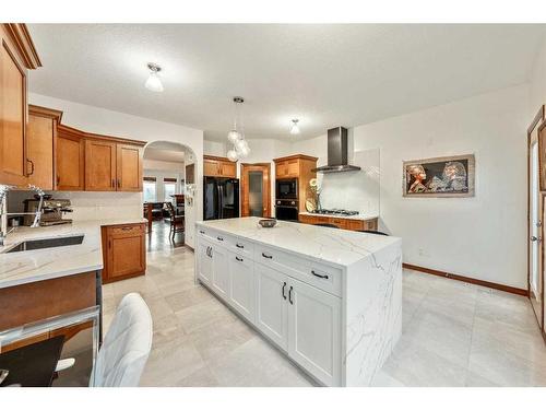 212 12A Street Ne, Calgary, AB - Indoor Photo Showing Kitchen