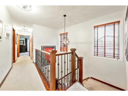 212 12A Street Ne, Calgary, AB - Indoor Photo Showing Other Room