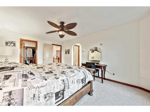 212 12A Street Ne, Calgary, AB - Indoor Photo Showing Bedroom