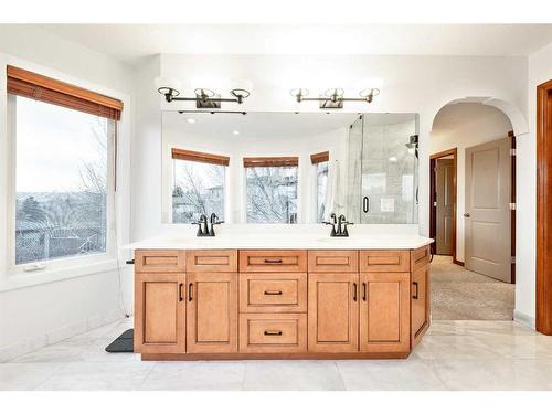 212 12A Street Ne, Calgary, AB - Indoor Photo Showing Bathroom