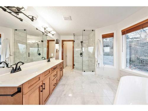 212 12A Street Ne, Calgary, AB - Indoor Photo Showing Bathroom