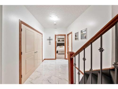 212 12A Street Ne, Calgary, AB - Indoor Photo Showing Other Room