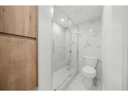 4C-133 25 Avenue Sw, Calgary, AB - Indoor Photo Showing Bathroom