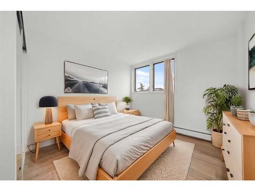 4C-133 25 Avenue Sw, Calgary, AB - Indoor Photo Showing Bedroom