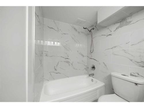 4C-133 25 Avenue Sw, Calgary, AB - Indoor Photo Showing Bathroom