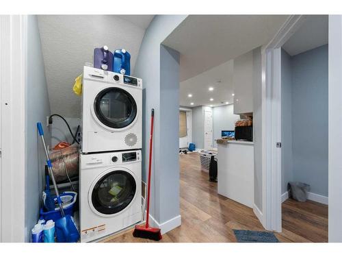 157 Aspenmere Drive, Chestermere, AB - Indoor Photo Showing Laundry Room