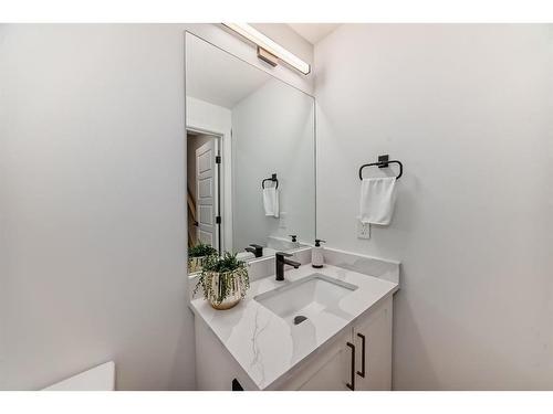 1403 19 Avenue Nw, Calgary, AB - Indoor Photo Showing Bathroom