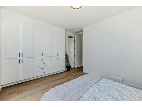 1403 19 Avenue Nw, Calgary, AB - Indoor Photo Showing Bedroom