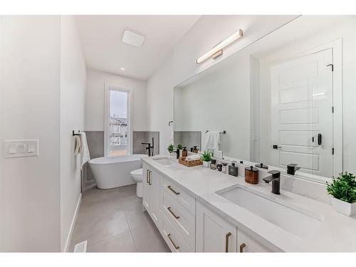 1403 19 Avenue Nw, Calgary, AB - Indoor Photo Showing Bathroom