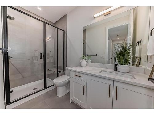 1403 19 Avenue Nw, Calgary, AB - Indoor Photo Showing Bathroom