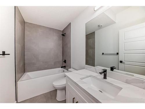 1403 19 Avenue Nw, Calgary, AB - Indoor Photo Showing Bathroom