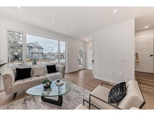 1403 19 Avenue Nw, Calgary, AB - Indoor Photo Showing Living Room