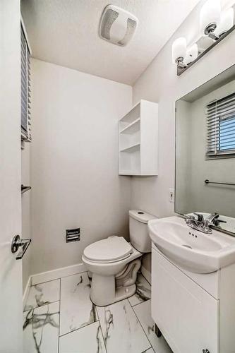 1807 62 Street Ne, Calgary, AB - Indoor Photo Showing Bathroom