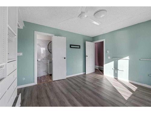 632 55 Street Se, Calgary, AB - Indoor Photo Showing Other Room