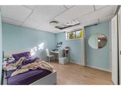 632 55 Street Se, Calgary, AB - Indoor Photo Showing Bedroom