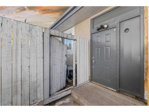 632 55 Street Se, Calgary, AB - Outdoor With Exterior