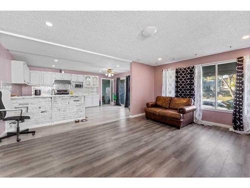 632 55 Street Se, Calgary, AB - Indoor Photo Showing Living Room