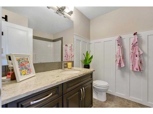 77 Fireside Cove, Cochrane, AB - Indoor Photo Showing Bathroom