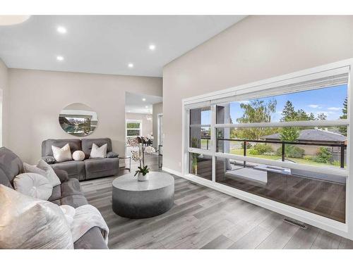 203 35A Street Sw, Calgary, AB - Indoor Photo Showing Living Room