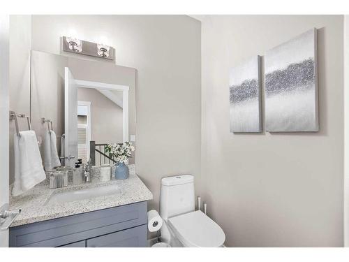 203 35A Street Sw, Calgary, AB - Indoor Photo Showing Bathroom