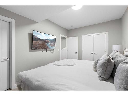 203 35A Street Sw, Calgary, AB - Indoor Photo Showing Bedroom