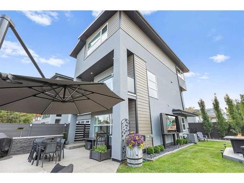 203 35A Street Sw, Calgary, AB - Outdoor