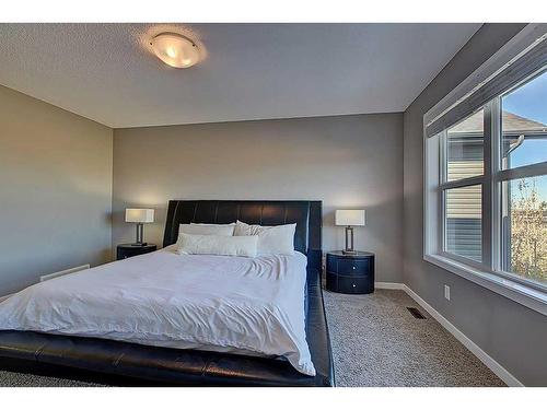 95 Evansridge Crescent Nw, Calgary, AB - Indoor Photo Showing Bedroom