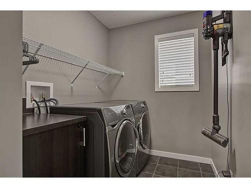 95 Evansridge Crescent Nw, Calgary, AB - Indoor Photo Showing Laundry Room