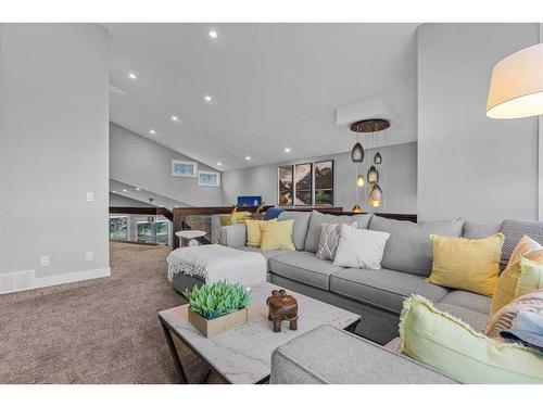 417 Stewart Creek Close, Canmore, AB - Indoor Photo Showing Living Room