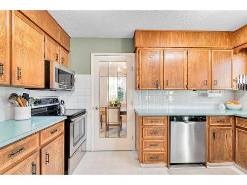 12419 17 Street Sw, Calgary, AB - Indoor Photo Showing Kitchen