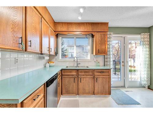 12419 17 Street Sw, Calgary, AB - Indoor Photo Showing Kitchen