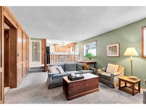 12419 17 Street Sw, Calgary, AB - Indoor Photo Showing Living Room