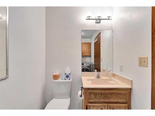 12419 17 Street Sw, Calgary, AB - Indoor Photo Showing Bathroom