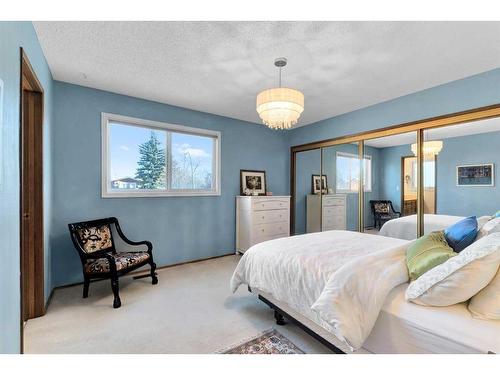 12419 17 Street Sw, Calgary, AB - Indoor Photo Showing Bedroom