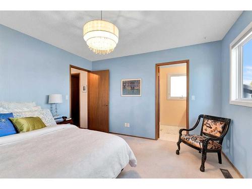 12419 17 Street Sw, Calgary, AB - Indoor Photo Showing Bedroom