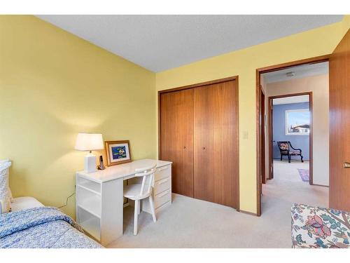 12419 17 Street Sw, Calgary, AB - Indoor Photo Showing Bedroom