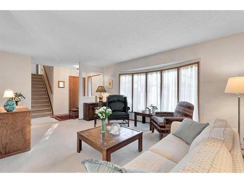 12419 17 Street Sw, Calgary, AB - Indoor Photo Showing Living Room