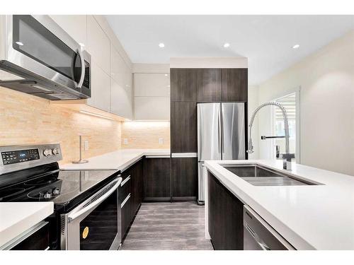 203-108 13 Avenue Ne, Calgary, AB - Indoor Photo Showing Kitchen With Stainless Steel Kitchen With Upgraded Kitchen