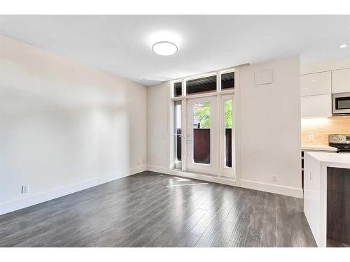 203-108 13 Avenue Ne, Calgary, AB - Indoor Photo Showing Kitchen