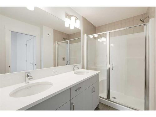 24 Herron Walk Ne, Calgary, AB - Indoor Photo Showing Bathroom