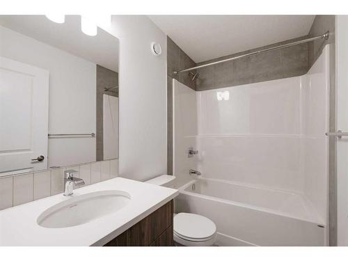 24 Herron Walk Ne, Calgary, AB - Indoor Photo Showing Bathroom