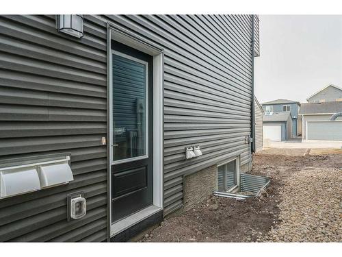 24 Herron Walk Ne, Calgary, AB - Outdoor